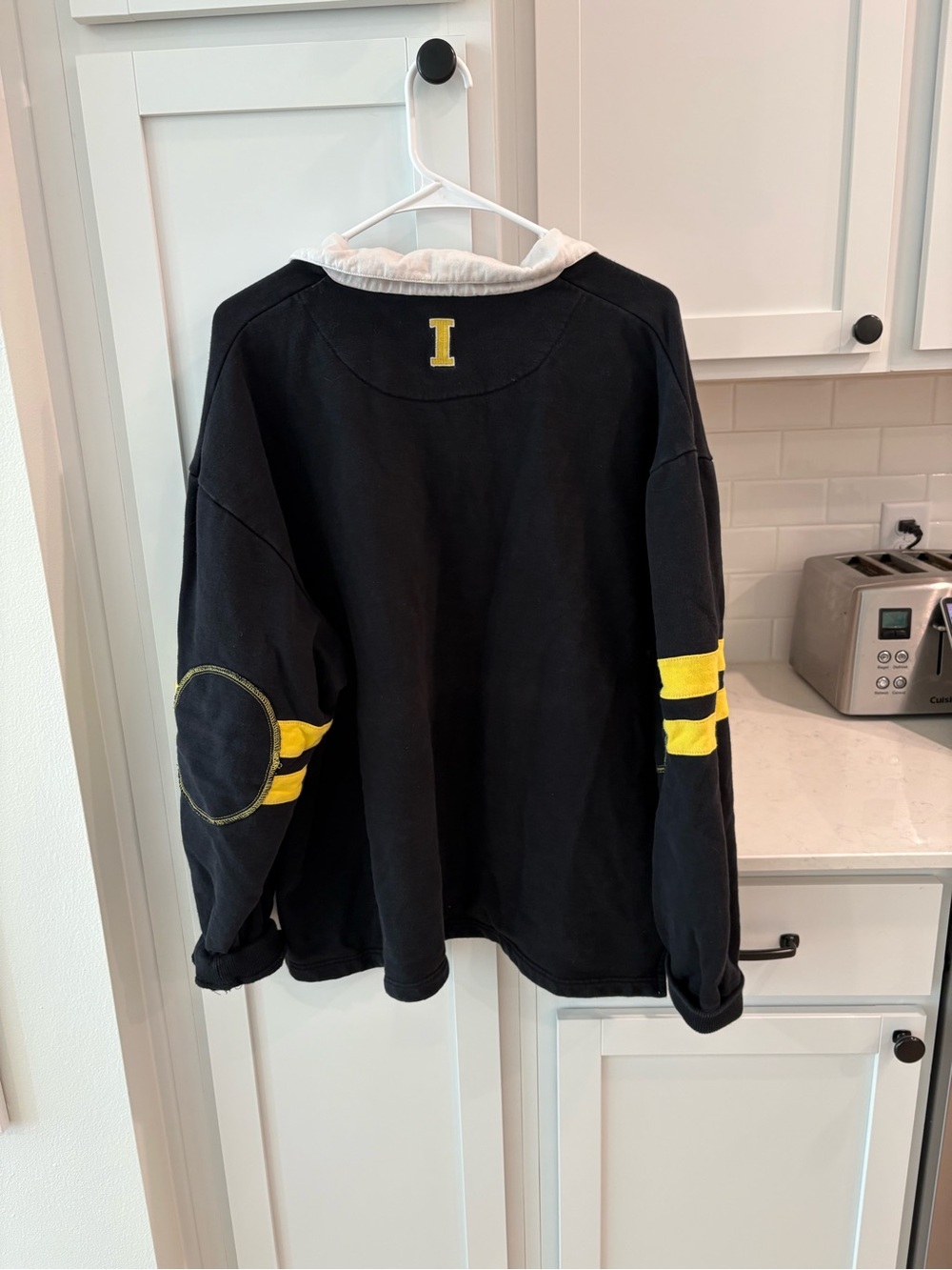 Colosseum Black Pullover with White Collar - Picture 4 of 4